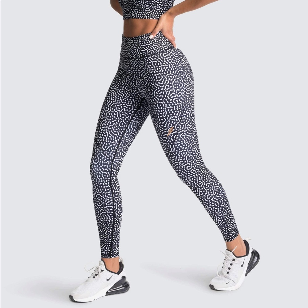 Doyoueven full length black speckle leggings
